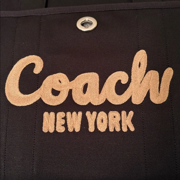 🩶 Coach NWT Large Black Cargo Tote Bag 42 With Gold Script Logo - Picture 6 of 7